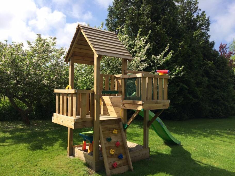 Reetdach-Landhaus Mini Haubarg 塔廷格 外观 照片